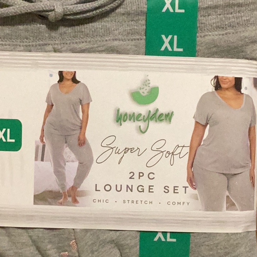 NWT 2PC Honeydew Women’s Embroidered Lounge Set
